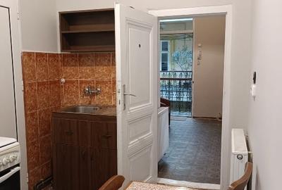 Garsonieră decomandată, mobilată în Central - 8