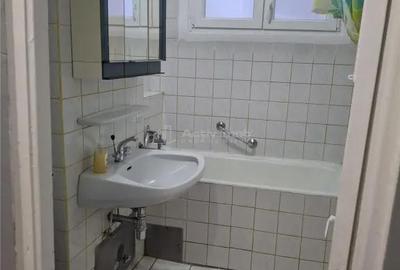 Apartament cu 2 camere semidecomandat în Micro I - 11