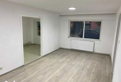 Spațiu comercial, de 58 mp, în Nord - 4