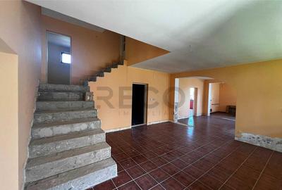 Casă cu 5 camere cu Teren 1055 Mp în Biharia - 1