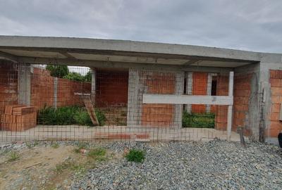 Casă cu 4 camere cu Teren 500 Mp în Aradul Nou