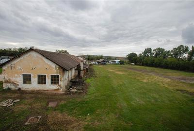 Spațiu industrial, de 5,200 mp, în Periferie - 38