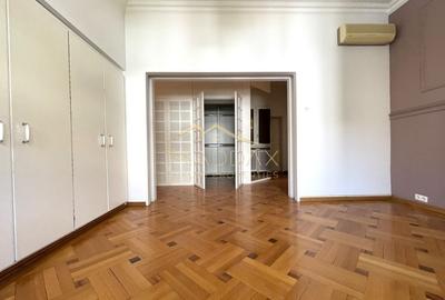 Apartament cu 5 camere decomandat în Primăverii