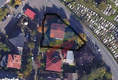 Casă cu 8 camere cu Canalizare în Central - 10