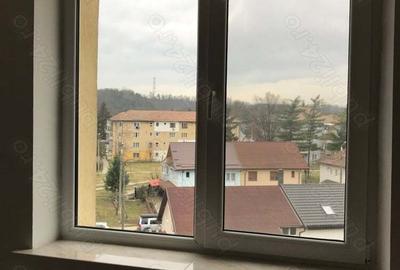 De vanzare apartament 3 camere in centru Onesti judetul Bacau - 2