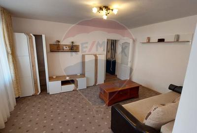 Apartament cu 3 camere semidecomandat, mobilat în Nord