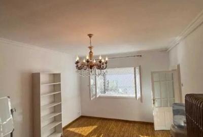 Proprietar inchiriez casa, singur in curte, avand curte si garaj in Piata Muncii - 8