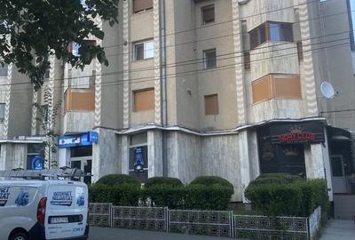 Apartament cu 3 camere decomandat în Central - 1