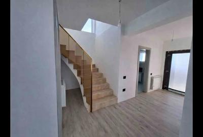 Casă cu 5 camere cu Teren 530 Mp în Domnești - 7