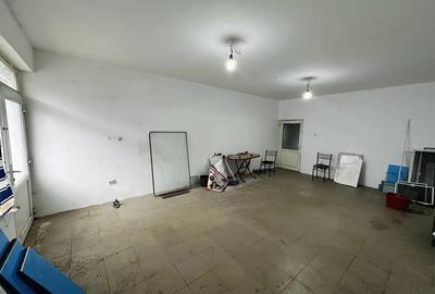 Spațiu comercial, de 27 mp, în Central - 4