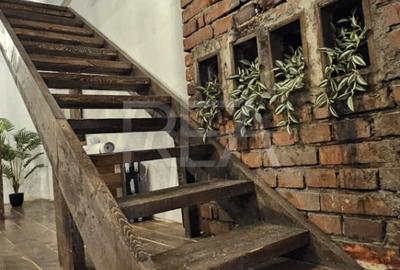 Casa de birouri de inchiriat 11 camere - 20