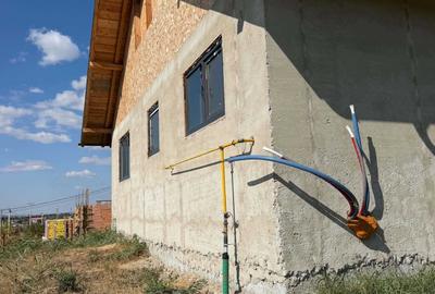 Casă cu 3 camere cu Teren 500 Mp în Secuia