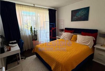 Apartament cu 3 camere decomandat în Podu Roș