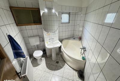 Apartament cu 3 camere decomandat, mobilat în Casa de Cultură