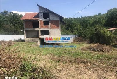 Casă cu 6 camere cu Teren 1513 Mp în Cornu