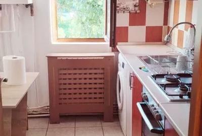 Apartament cu 2 camere semidecomandat în Podu Roș