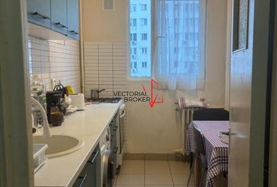 Apartament cu 3 camere semidecomandat în Dristor