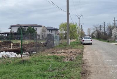 Teren intravilan de 2800 mp, în 1 Decembrie