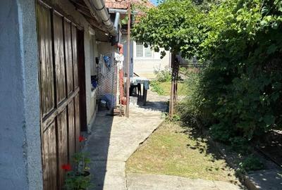 Casă cu 4 camere cu Teren 450 Mp în Central