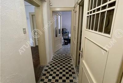 Apartament cu 4 camere decomandat în Central - 19