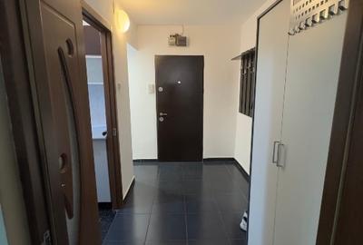 Apartament cu 3 camere semidecomandat, mobilat în Drumul Taberei