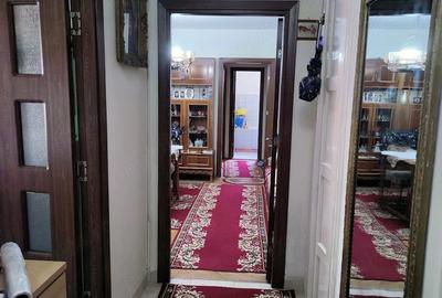 Apartament cu 3 camere semidecomandat în Central - 1