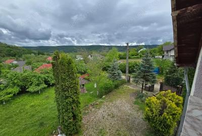 Casă cu Teren 1210 Mp în Mălureni