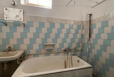Casă individuală cu 4 camere cu Canalizare în Central - 9