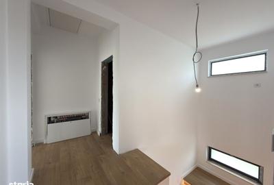 Casă cu 4 camere decomandat în Tamași - 2