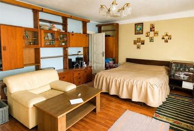 Casă cu 5 camere cu Teren 1303 Mp în Ludoș - 2