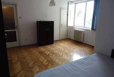 Garsonieră decomandată în Gara de Nord