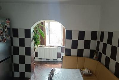 Apartament cu 3 camere decomandat în Central - 1