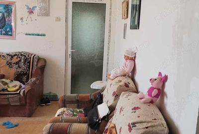 Apartament cu 3 camere semidecomandat în Câmpina