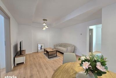 Apartament cu 3 camere semidecomandat în Victoriei