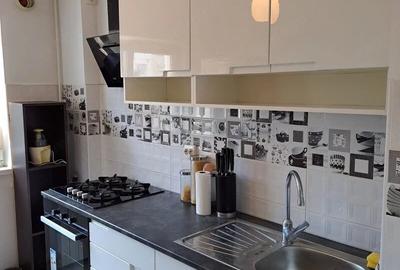 Apartament cu 2 camere semidecomandat în Văcăresti