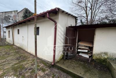 Casă cu 2 camere cu Teren 300 Mp în Girocului