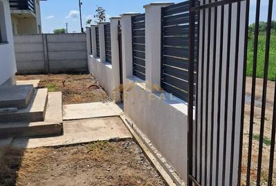 Casă cu 3 camere în Berceni - 1