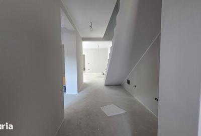 Casă cu 5 camere cu Teren 533 Mp în Dumbrăvița