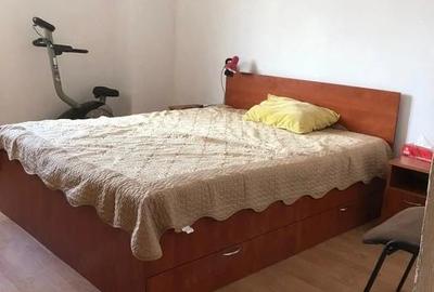 Garsonieră decomandată în Girocului