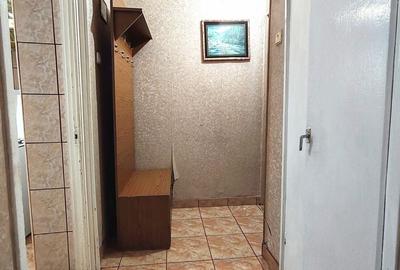 Apartament cu 2 camere semidecomandat în Craiovei