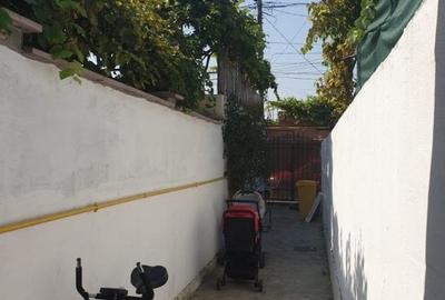 Casă cu 3 camere cu Canalizare în Km 4-5