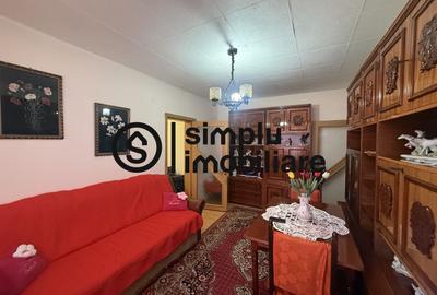 Apartament cu 3 camere semidecomandat în Rovine