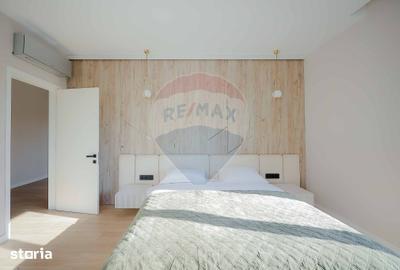 Casă cu 8 camere cu Teren 1100 Mp în Sânmartin