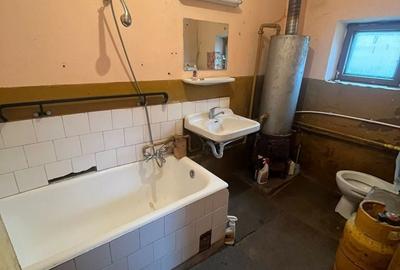Casă cu 3 camere în Bunești - 12
