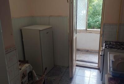 Apartament cu 3 camere decomandat în Cornișa