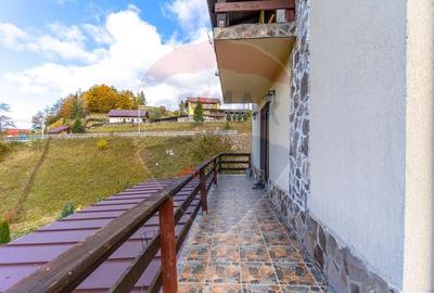 Casă individuală cu 4 camere cu Teren 1053 Mp în Fundata - 27