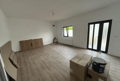 Casă cu 4 camere în Lumina