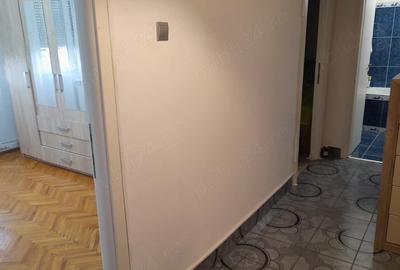 Apartament cu 3 camere decomandat în Crihala