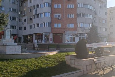 Spațiu comercial, de 140 mp, în Central - 3