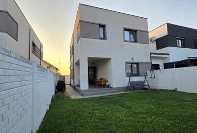 Duplex cu 4 camere cu Canalizare în Dumbrăvița